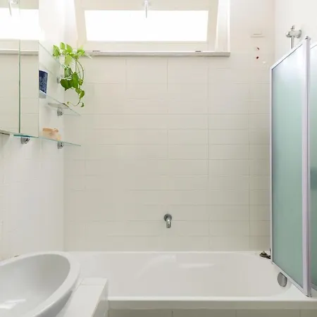 Bright And Comfortable Flat In Central ミラノ